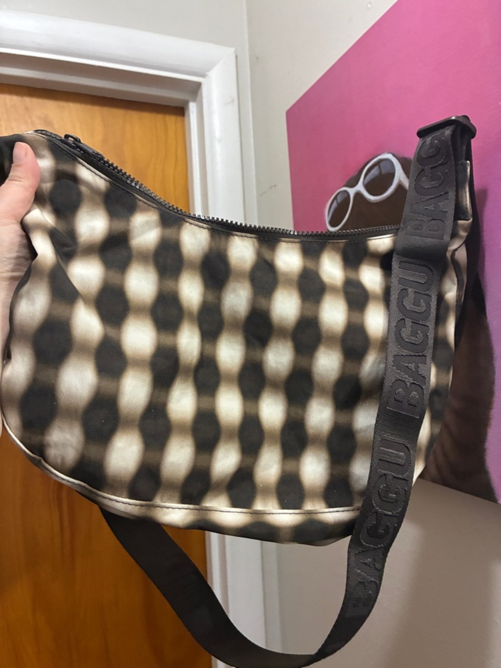 BAGGU Medium Crescent in Blurred Gingham